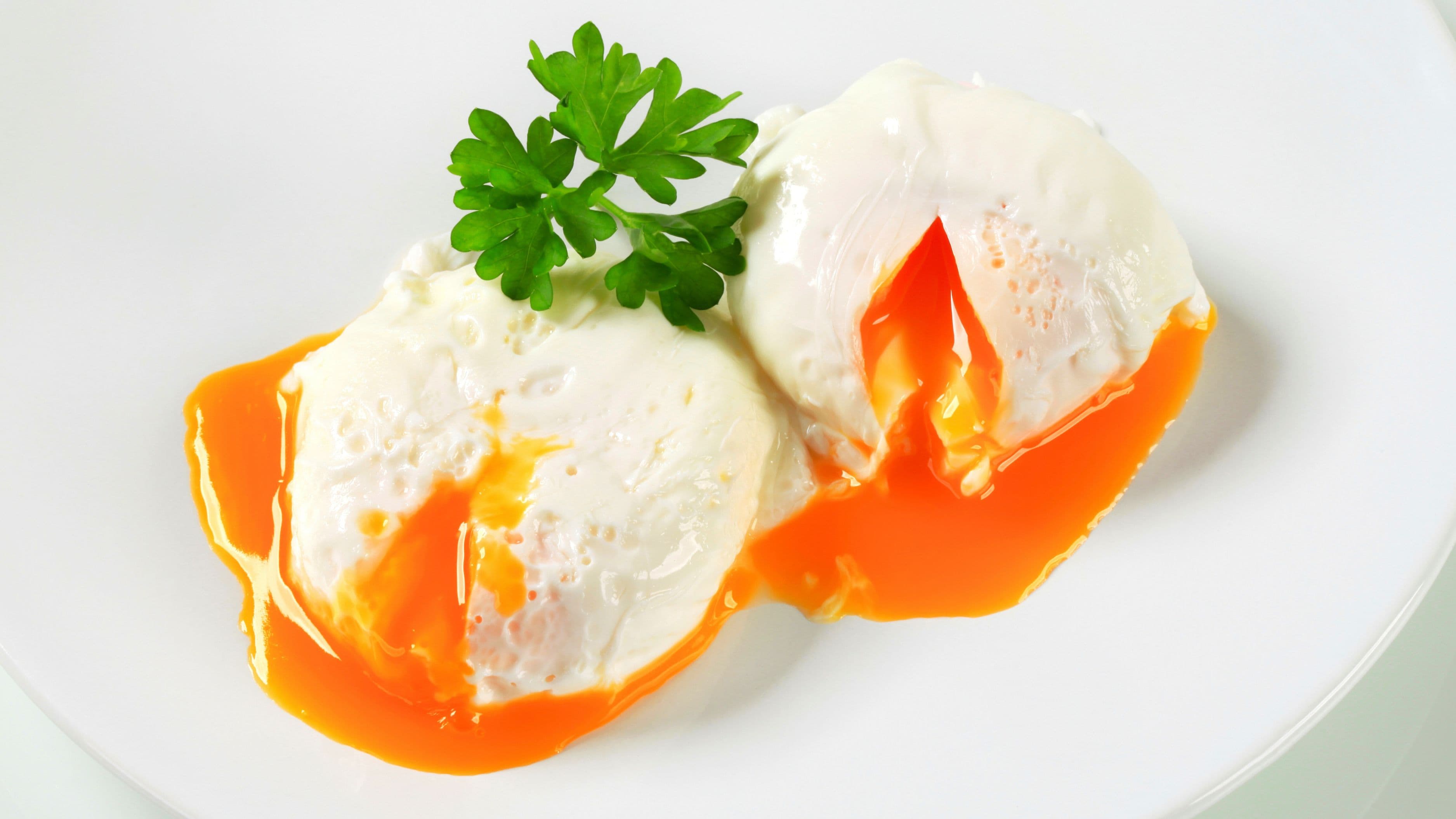 How to Poach Eggs Without Vinegar or a Fancy Pan